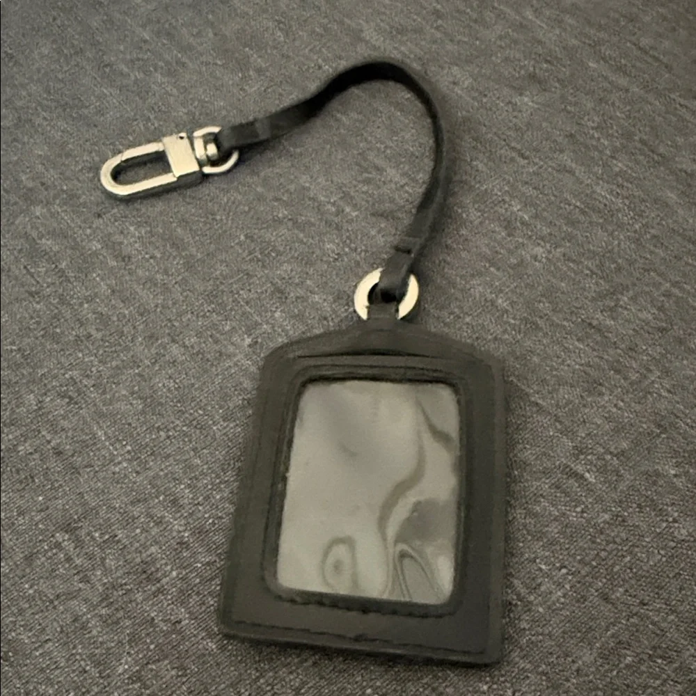 Lovcat Black Leather Key & Card Holder with Heart Plaque